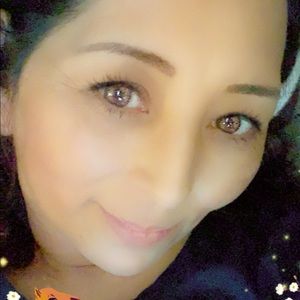 Meet your Posher, Dina